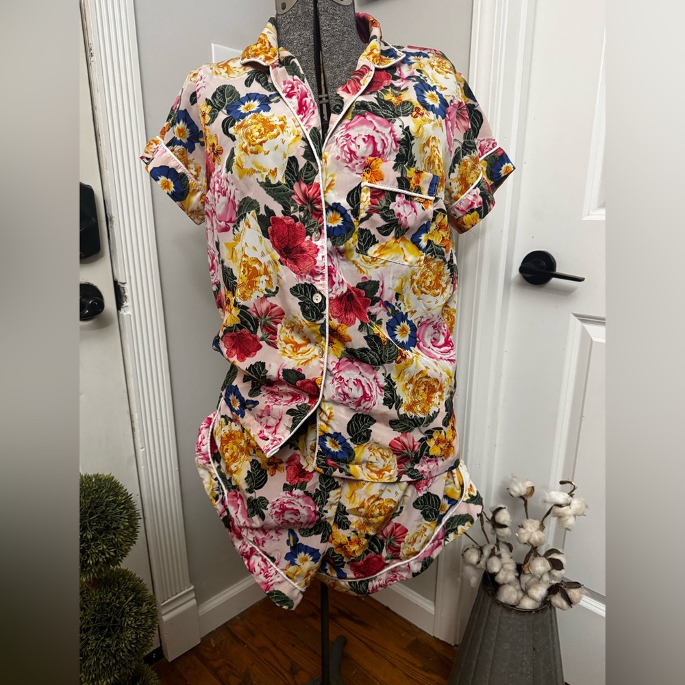 Women’s Buddy Love Floral Shorts Pajama Set size Small